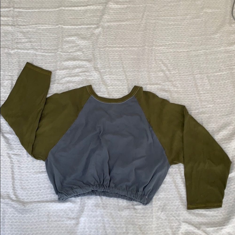 Trendy elastic bottom crop top
